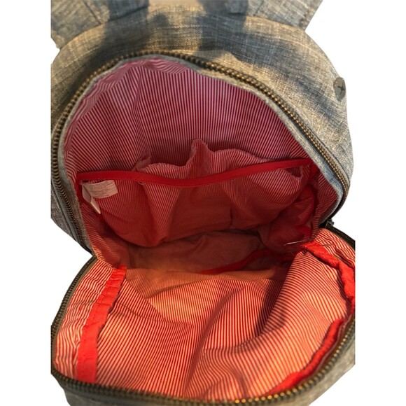 Herschel Classic Backpack , Gray Crosshatch, Preowned - Picture 5 of 6